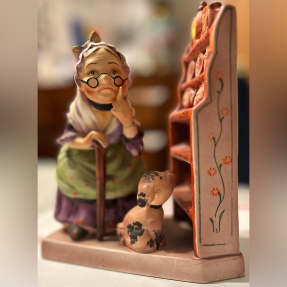 Vintage Lefton’s “Old Mother Hubbard” Porcelain Figurine #1105 - Picture 3 of 9